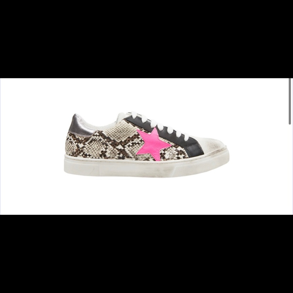 Steve Madden sneaker
